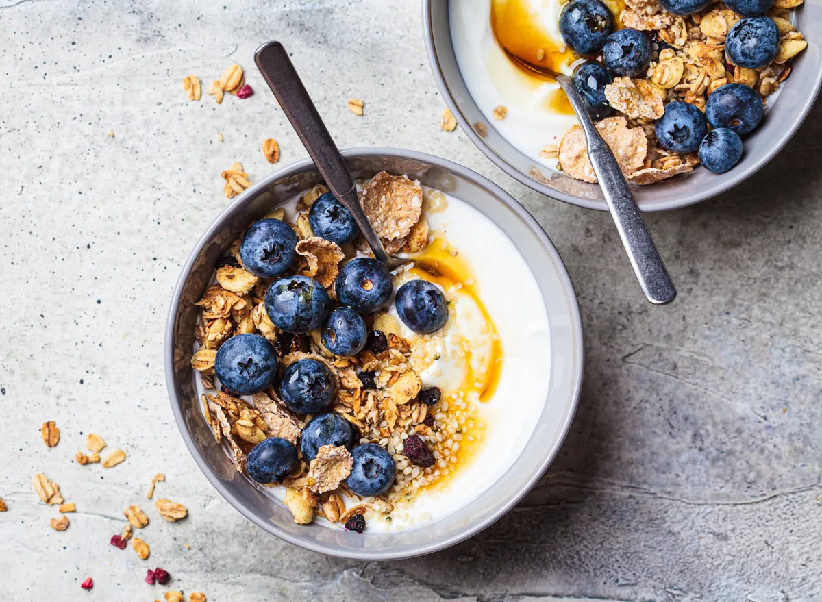 https://reviewfithealth.com/wp-content/uploads/2023/11/yogurt-blueberries-granola-yogurt-agave.webp